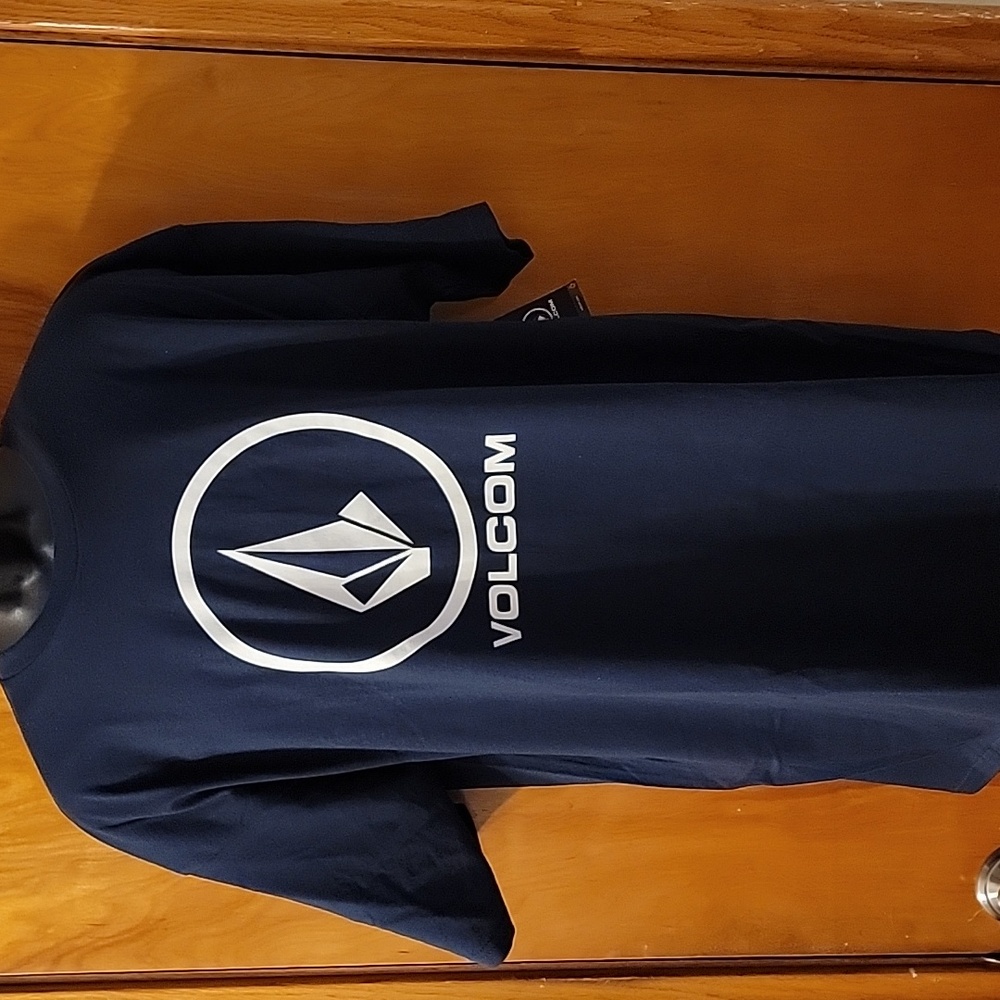 *NWT* Volcom Crisp Stone Tee